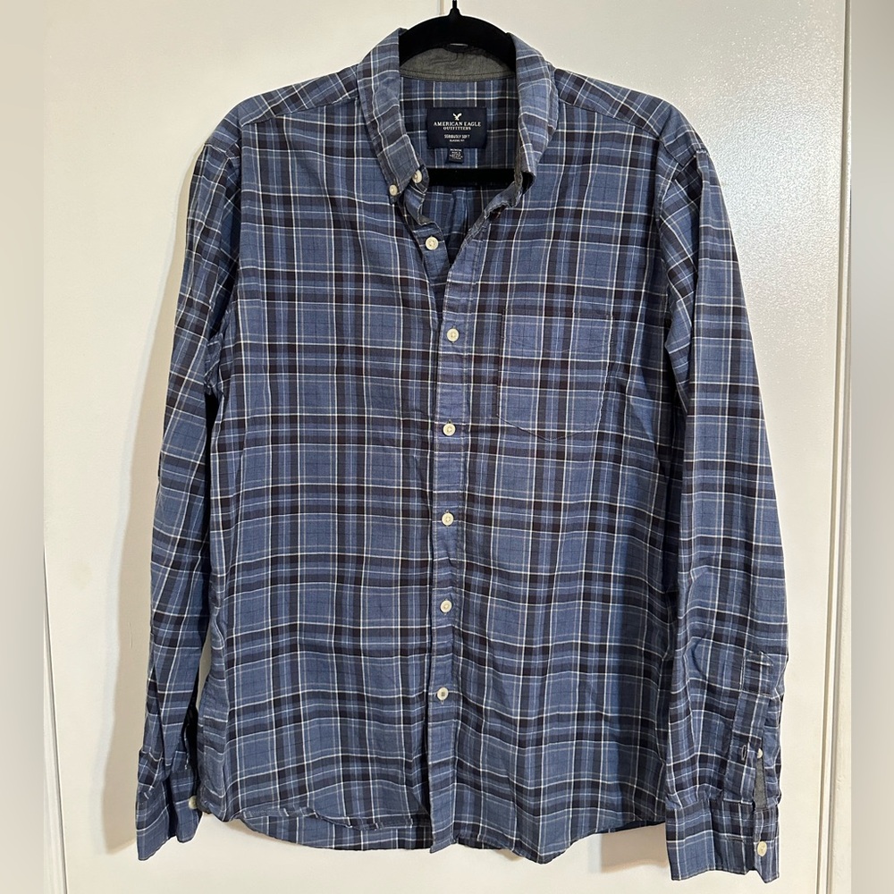 EUC AMERICAN EAGLE Seriously Soft Classic Fit Navy Blue Plaid Button Up Shirt